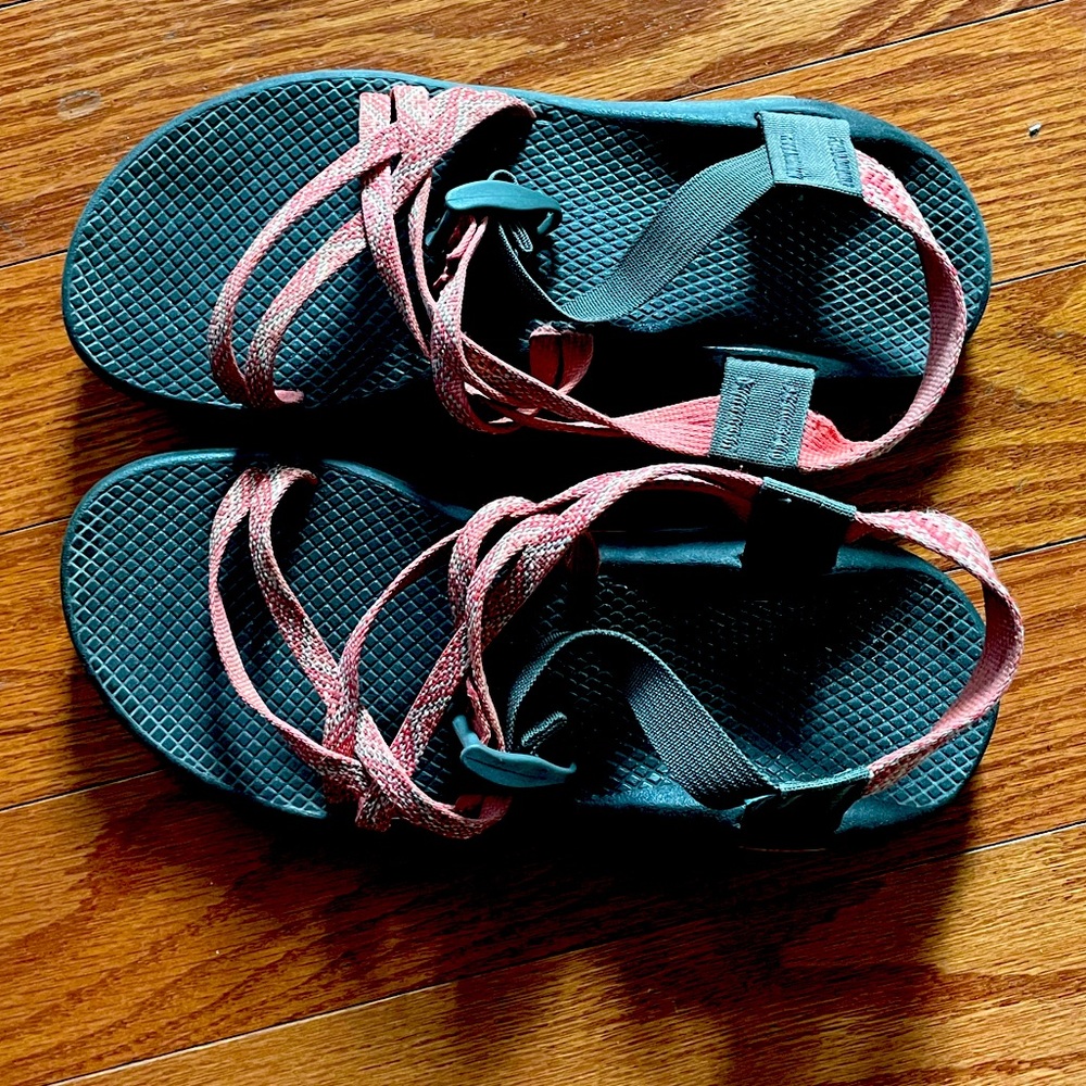 Chaco’s size 10